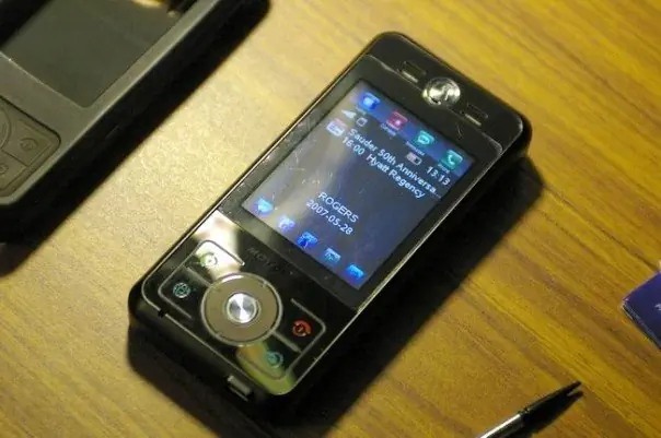Motorola E6 实物与取出的手写笔