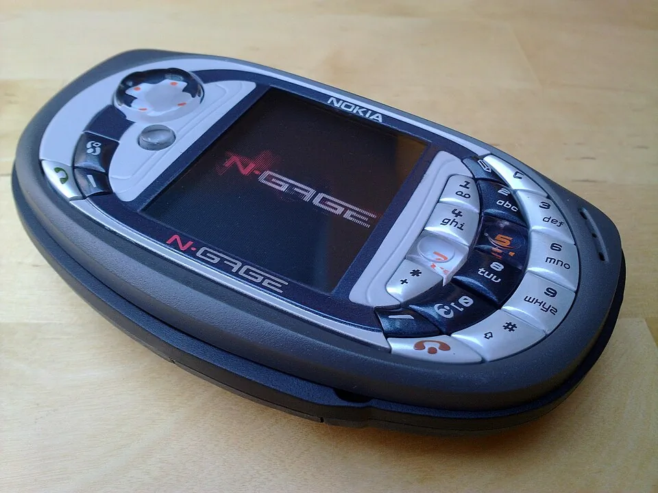 蓝色外壳 Nokia N-Gage QD 实机，外壳不作为出厂配色证据