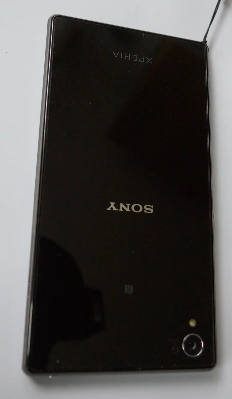 Black Xperia Z1 C6903 rear and strap, preserving original inverted framing