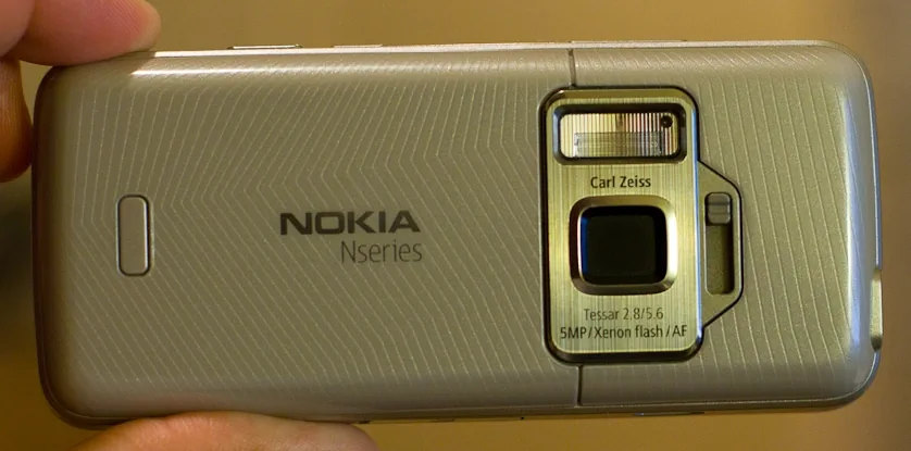 诺基亚 N82 实机背面