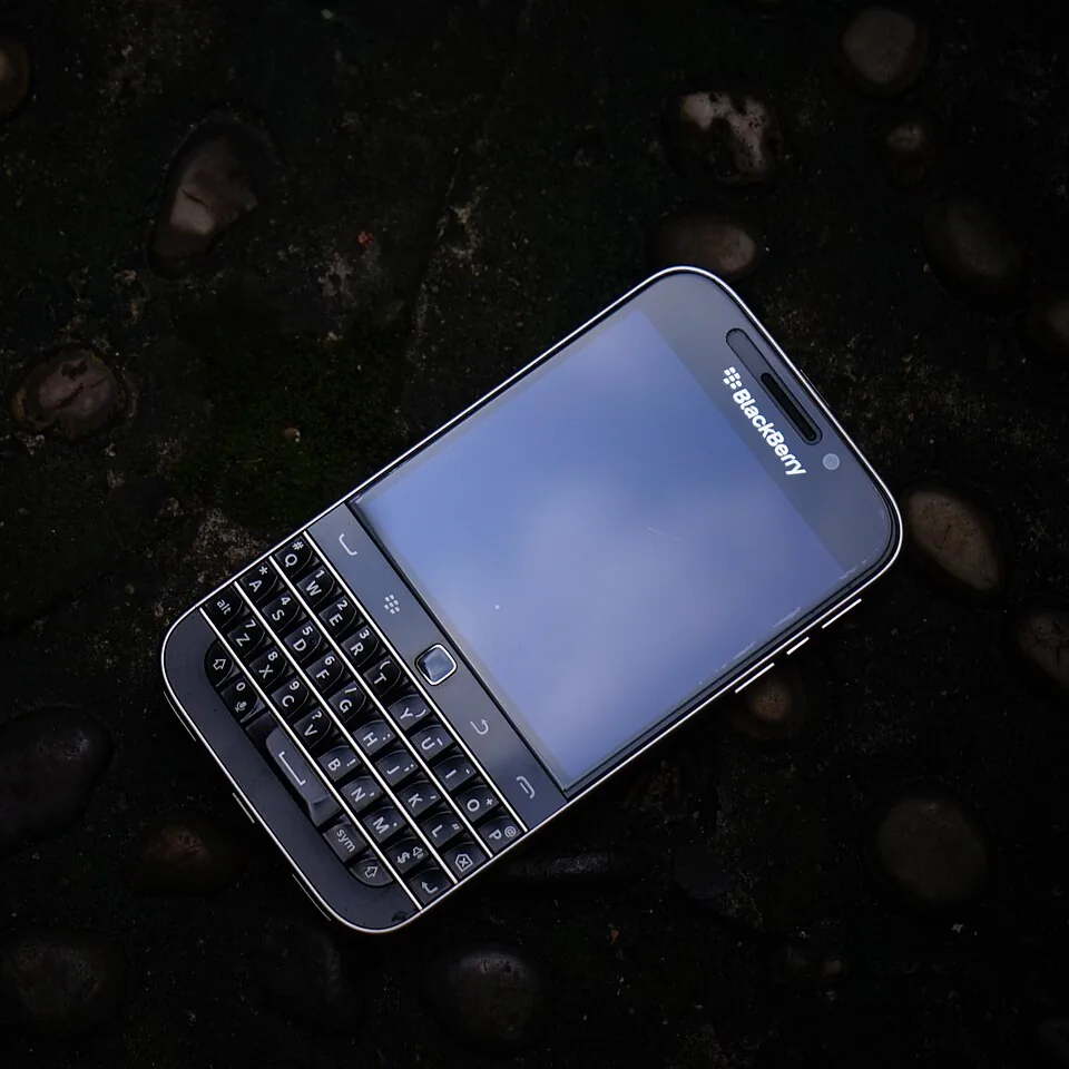 BlackBerry Classic Q20 实物斜视照片