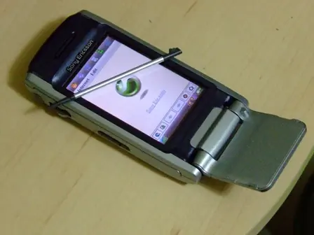 Sony Ericsson P900 实机打开翻盖，触控屏与触控笔