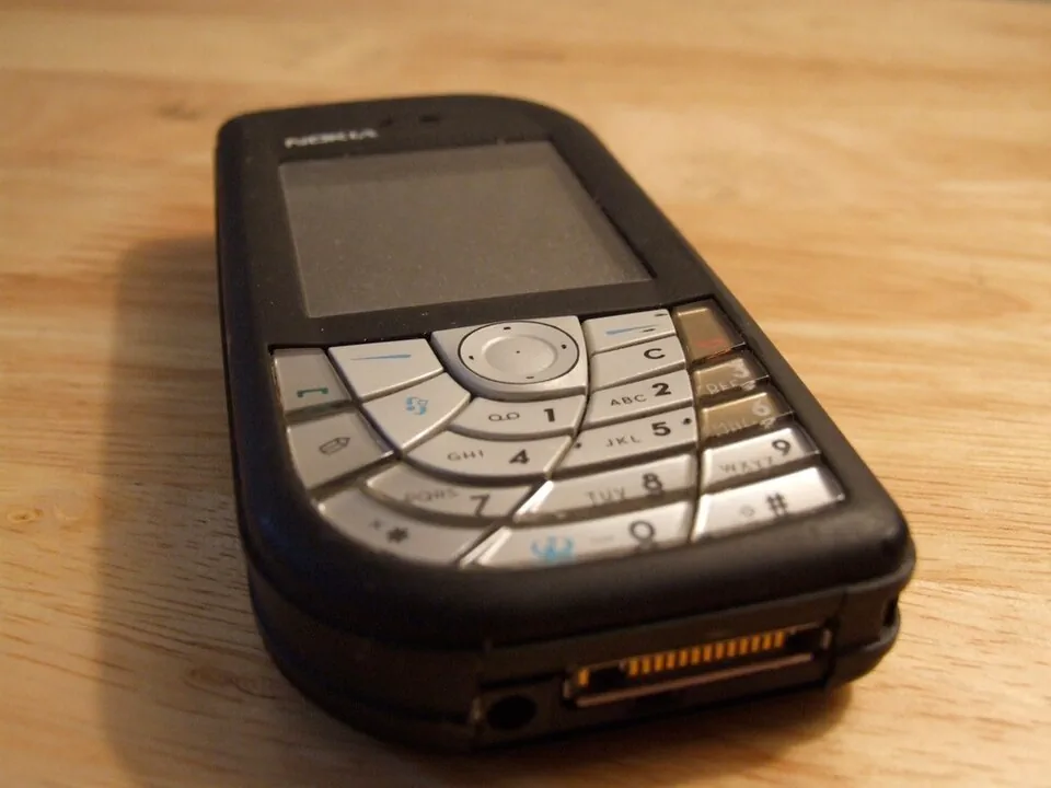 Nokia 7610