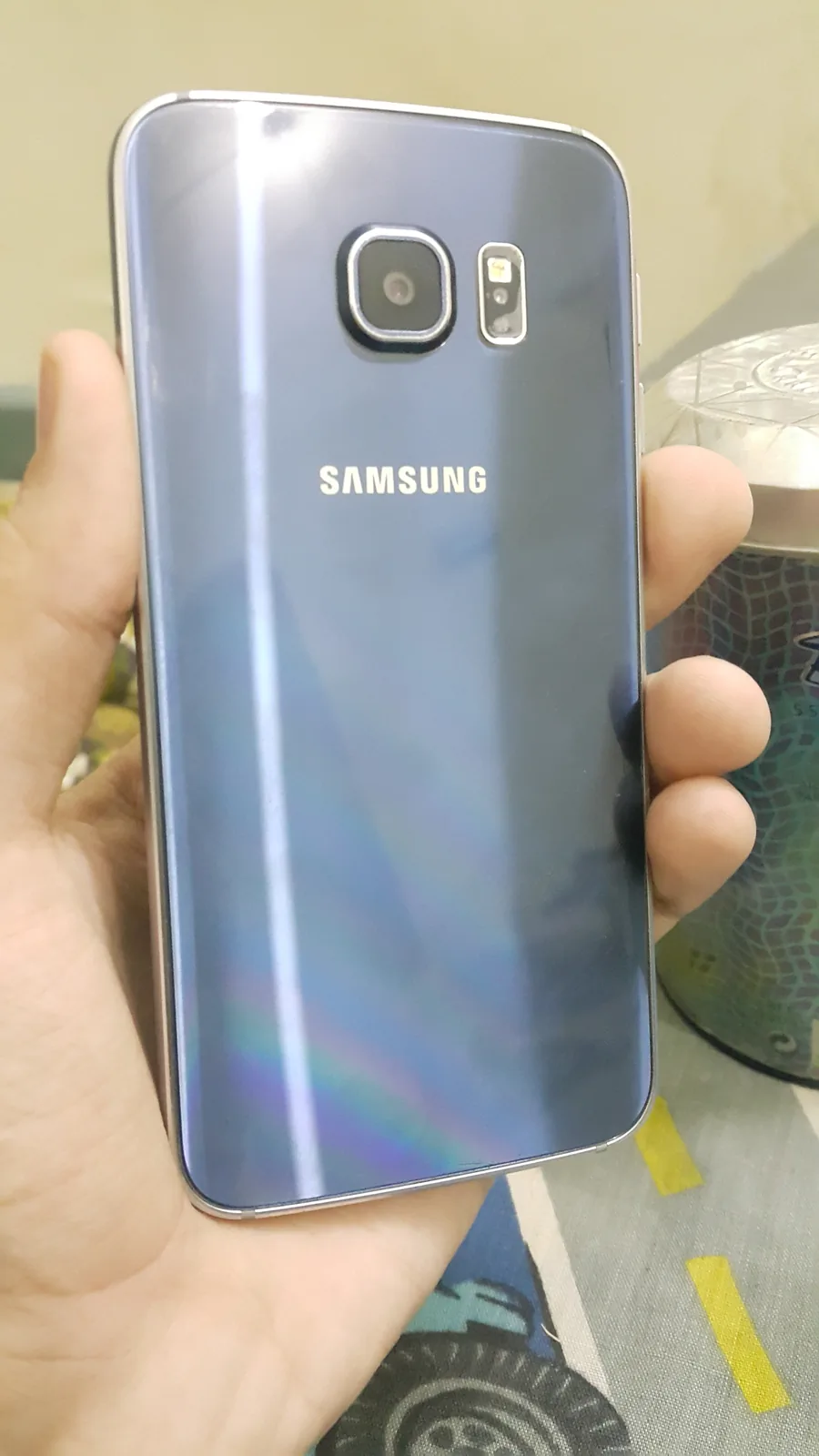 Galaxy S6 edge 深色背面全图，二〇一七年实物，保留原 EXIF 方向