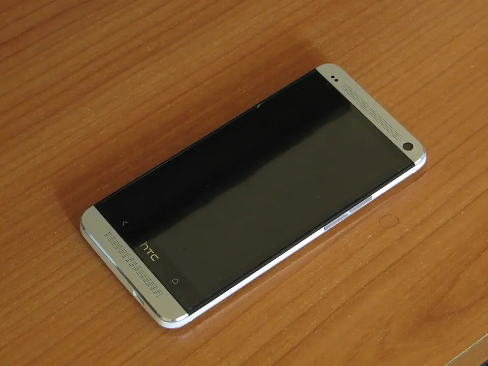 HTC One (M7)