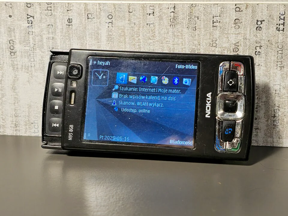 Nokia N95 8GB 媒体键展开