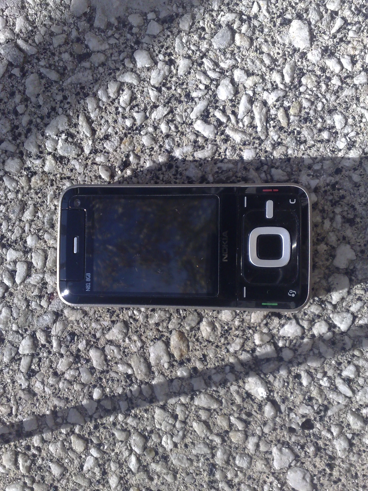 Nokia N81 8GB 实机横向摆放；来源文件名仅写 N81，机身 8GB 标识已核对