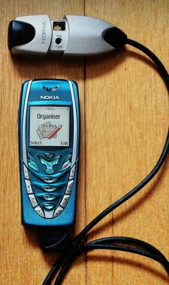 Nokia 7210 与独立外接相机配件，原完整画面