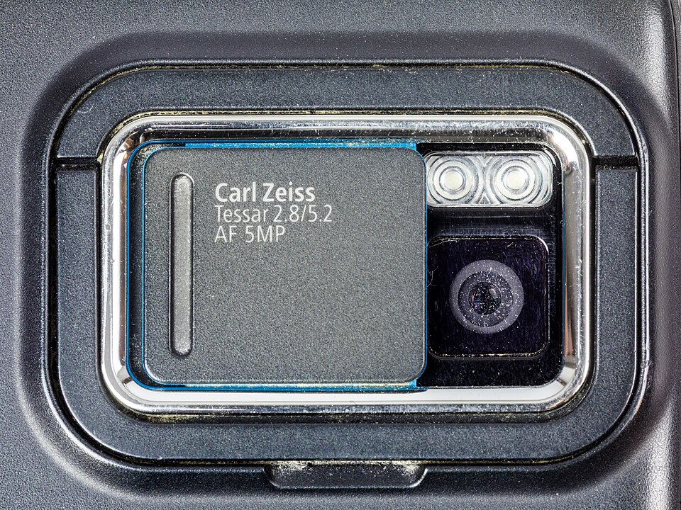 Nokia N900 的 Carl Zeiss 镜头与双 LED 补光细节