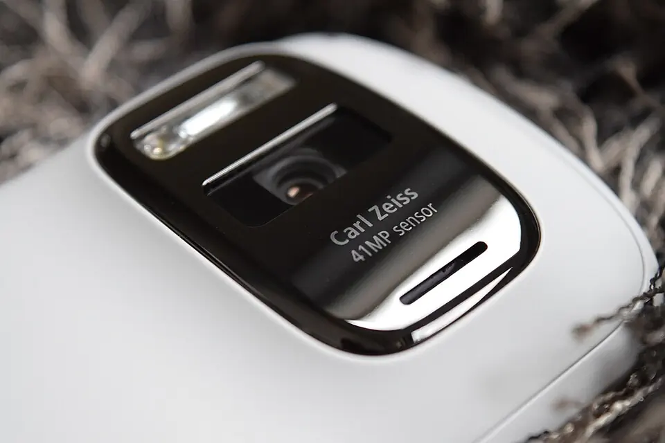 Nokia 808 PureView 的镜头及氙气闪光灯细节