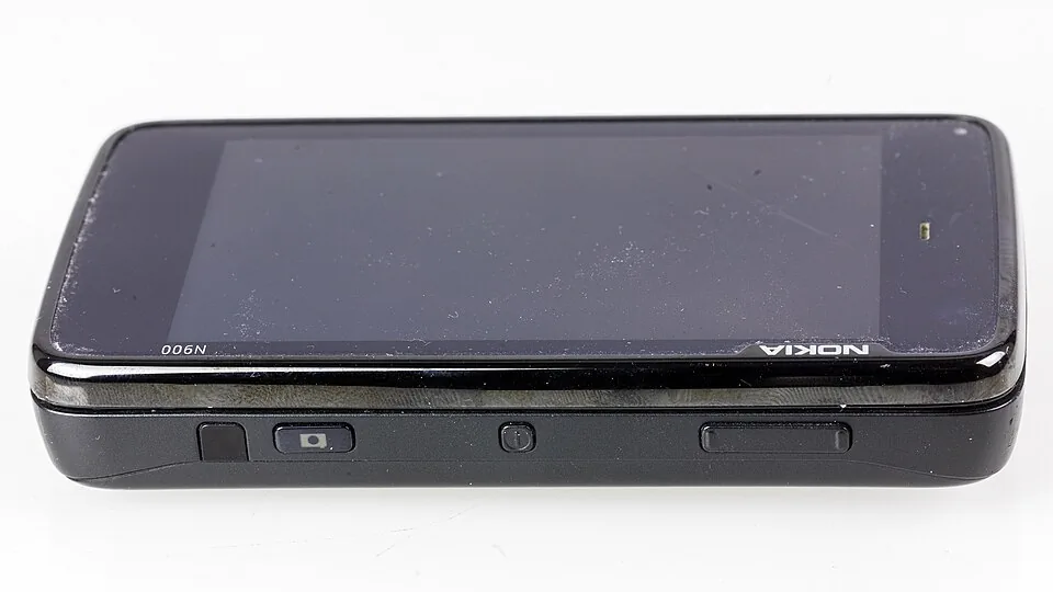 Nokia N900 滑盖闭合与侧面按键
