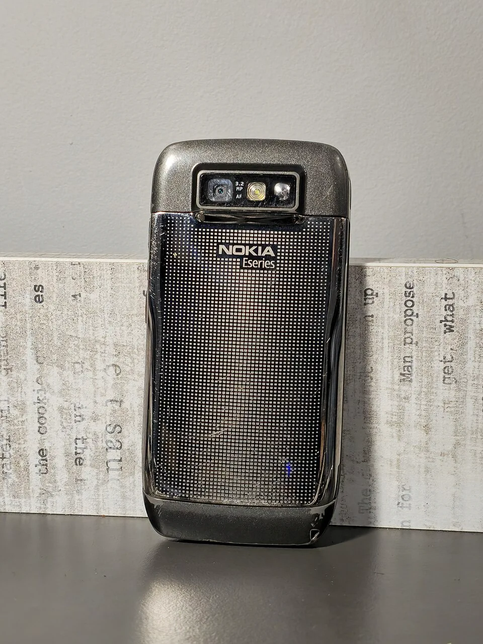 诺基亚 E71 实机背面