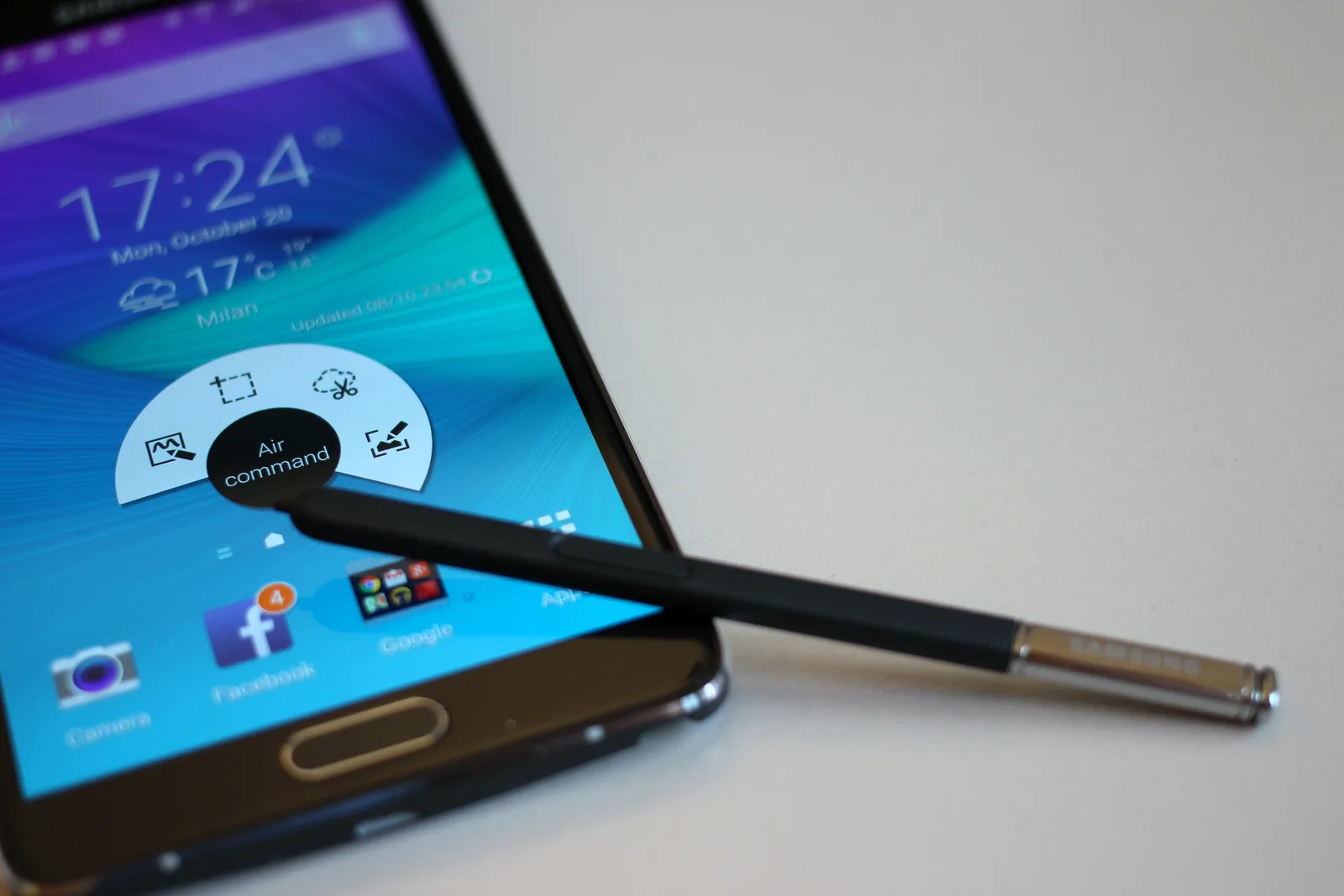 Samsung Galaxy Note 4、S Pen 与 Air Command 原实拍，不由照片推定首发固件或地区