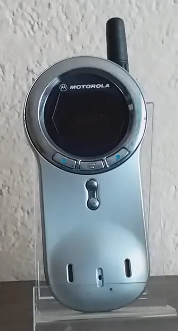 Motorola V70